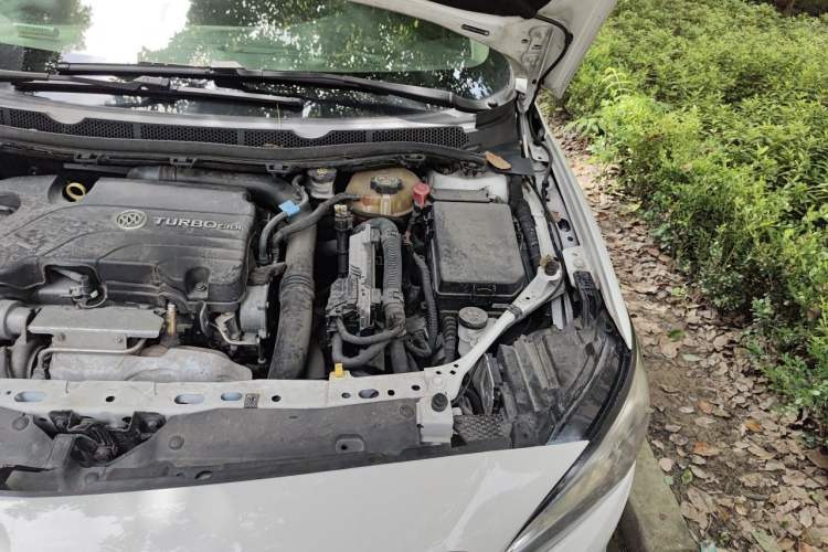 Used Buick Verano 2017 Sedan 20T Dual-Clutch Leading Model Engine Bay Left