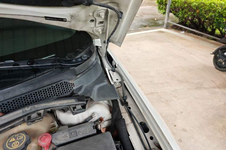 Used Buick Verano 2017 Sedan 20T Dual-Clutch Elite Model Engine Bay Left