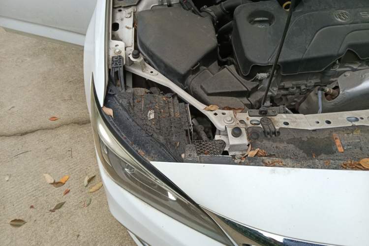 Used Buick Verano 2017 Sedan 15S Automatic Leading Model Engine Bay Right