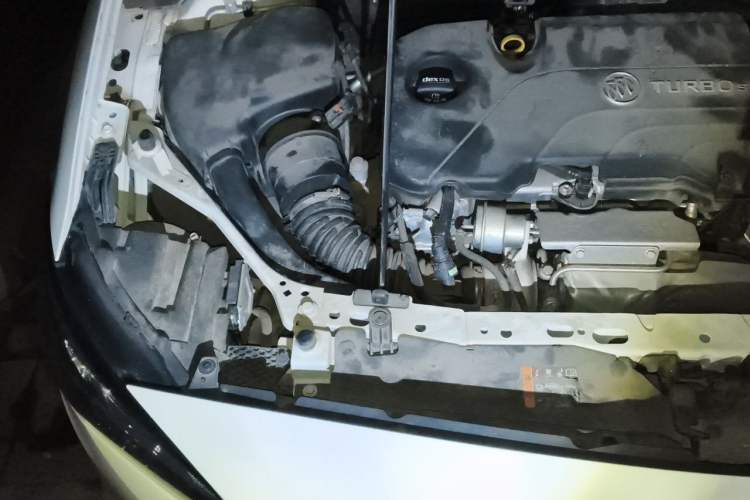 Used Buick Verano 2017 Sedan 20T Dual-Clutch Leading Model Engine Bay Right