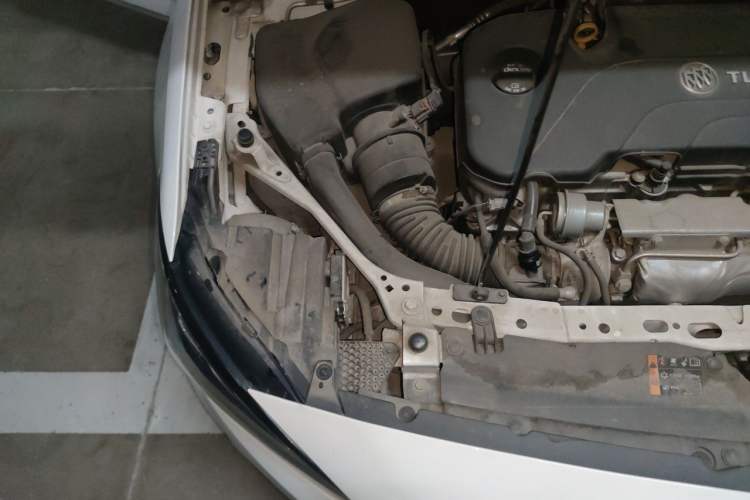 Used Buick Verano 2017 Sedan 20T Dual-Clutch Leading Model Engine Bay Right