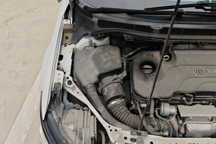 Used Buick Verano 2017 Sedan 20T Dual-Clutch Leading Model Engine Bay Right