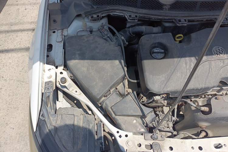 Used Buick Verano 2017 Sedan 15S Manual Entry-Level Model Engine Bay Right