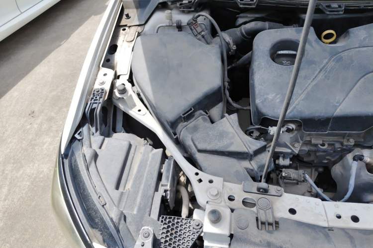 Used Buick Verano 2017 Sedan 15S Manual Entry-Level Model Engine Bay Right