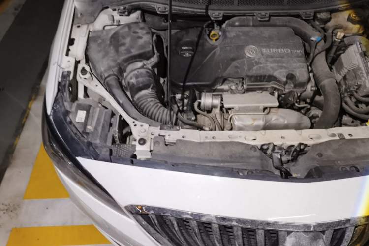 Used Buick Verano 2017 Sedan 20T Dual-Clutch Flagship Model Engine Bay Right