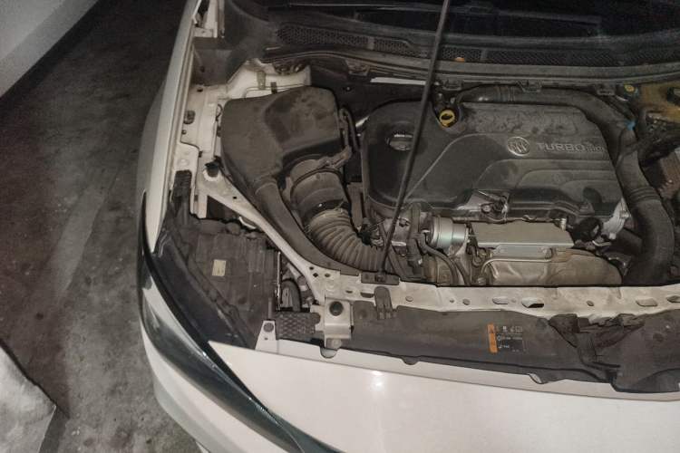 Used Buick Verano 2017 Sedan 20T Dual-Clutch Leading Model Engine Bay Right