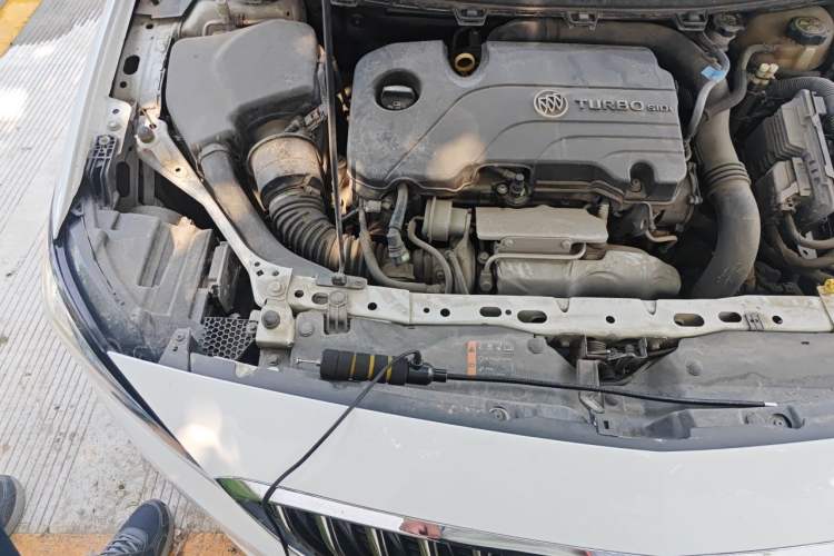 Used Buick Verano 2017 Sedan 20T Dual-Clutch Leading Model Engine Bay Right