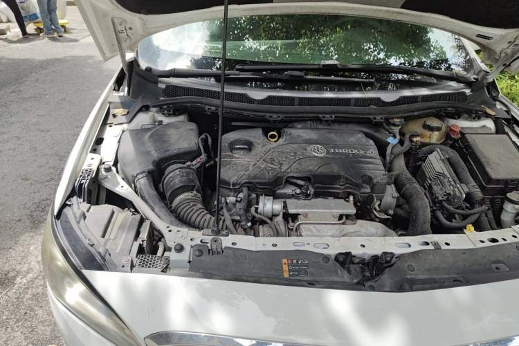 Used Buick Verano 2017 Sedan 20T Dual-Clutch Leading Model Engine Bay Right