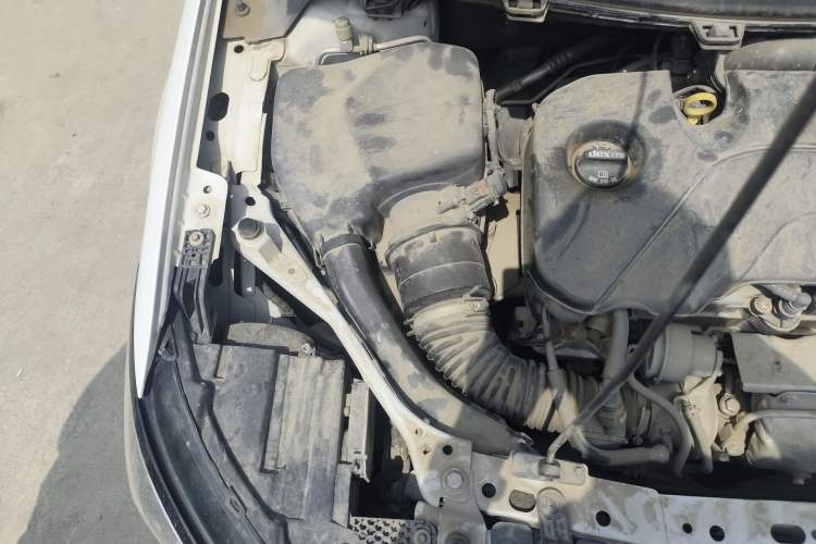 Used Buick Verano 2017 Sedan 20T Dual-Clutch Elite Model Engine Bay Right
