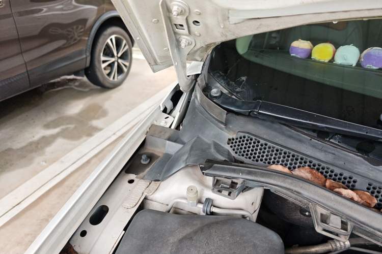 Used Buick Verano 2017 Sedan 20T Dual-Clutch Elite Model Engine Bay Right