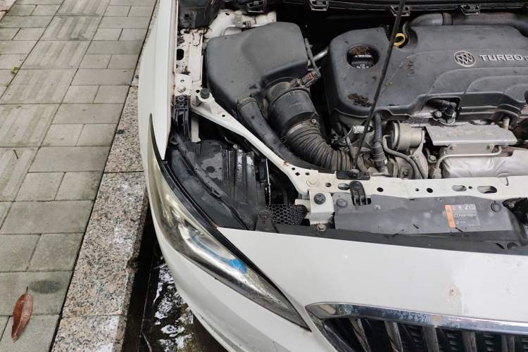 Used Buick Verano 2017 Sedan 20T Dual-Clutch Elite Model Engine Bay Right