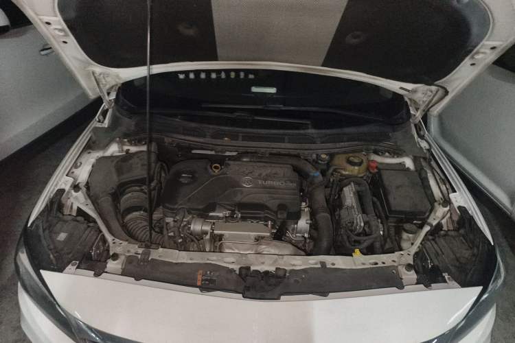 Used Buick Verano 2017 Sedan 20T Dual-Clutch Leading Model Engine Bay