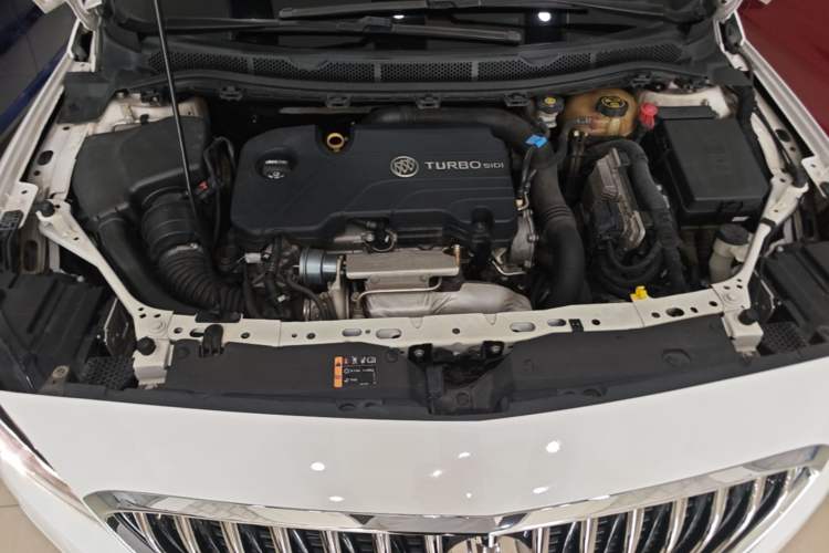 Used Buick Verano 2017 Sedan 20T Dual-Clutch Flagship Model Engine Bay