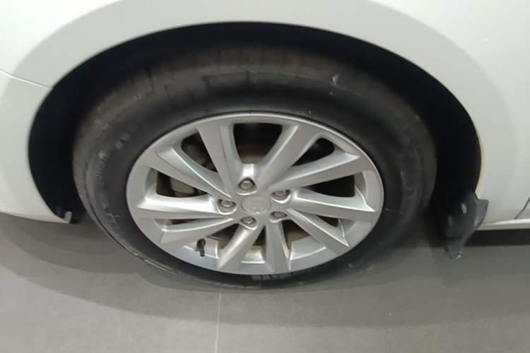 Used Buick Verano 2017 Sedan 15S Automatic Entry Model Exterior 4