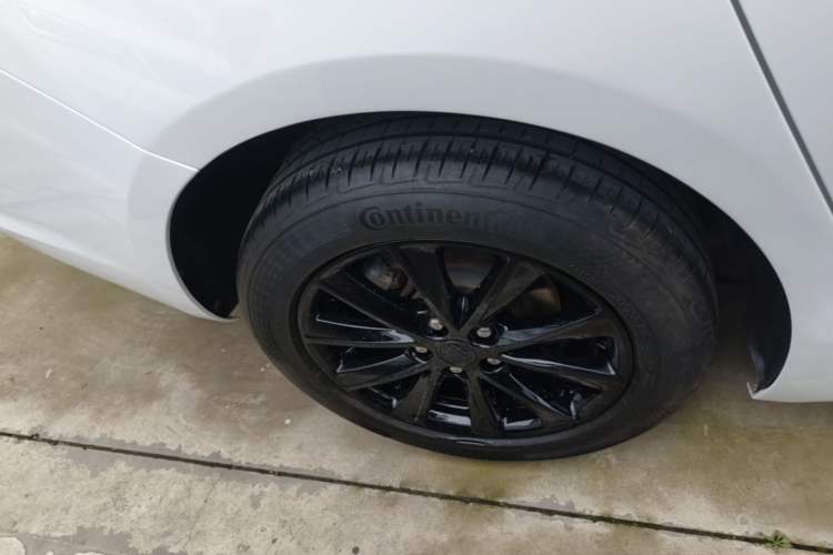 Used Buick Verano 2017 Sedan 20T Dual-Clutch Elite Model Exterior 5