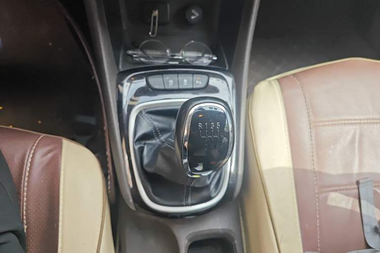 Used Buick Verano 2017 Sedan 15S Manual Entry-Level Model Gear Lever