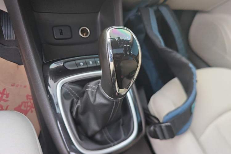 Used Buick Verano 2017 Sedan 15S Manual Entry-Level Model Gear Lever