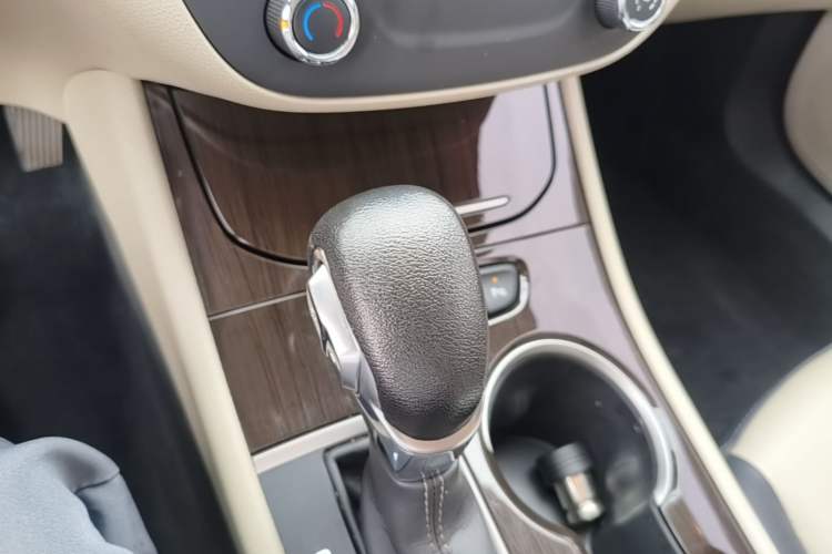 Used Buick Verano 2017 Sedan 15S Automatic Leading Model Gear Lever