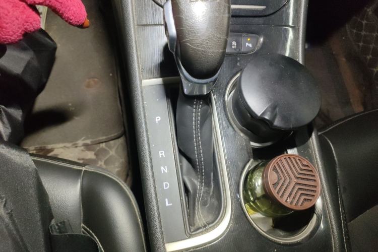 Used Buick Verano 2017 Sedan 20T Dual-Clutch Elite Model Gear Lever