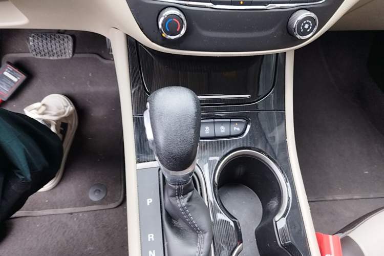 Used Buick Verano 2017 Sedan 15S Automatic Leading Model Gear Lever