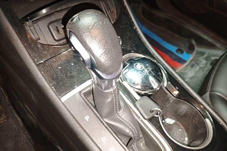 Used Buick Verano 2017 Sedan 20T Dual-Clutch Elite Model Gear Lever