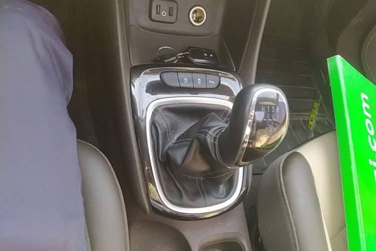 Used Buick Verano 2017 Sedan 15S Manual Leading Model Gear Lever