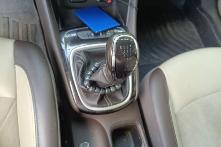 Used Buick Verano 2017 Sedan 15S Manual Leading Model Gear Lever