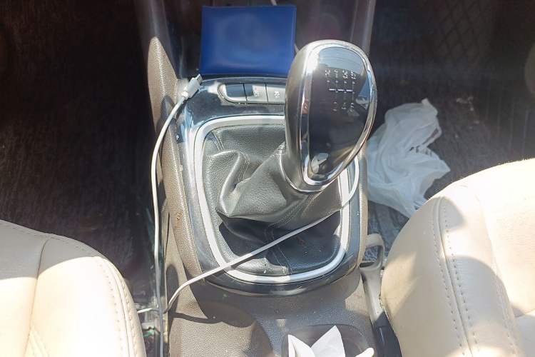 Used Buick Verano 2017 Sedan 15S Manual Entry-Level Model Gear Lever