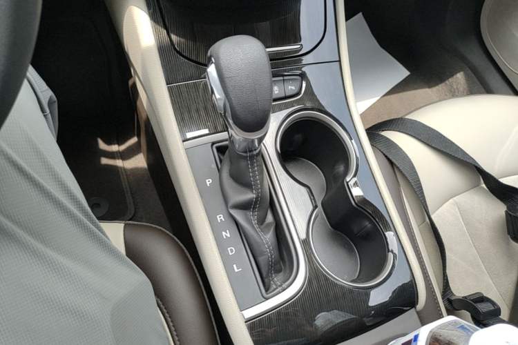 Used Buick Verano 2017 Sedan 15S Automatic Leading Model Gear Lever