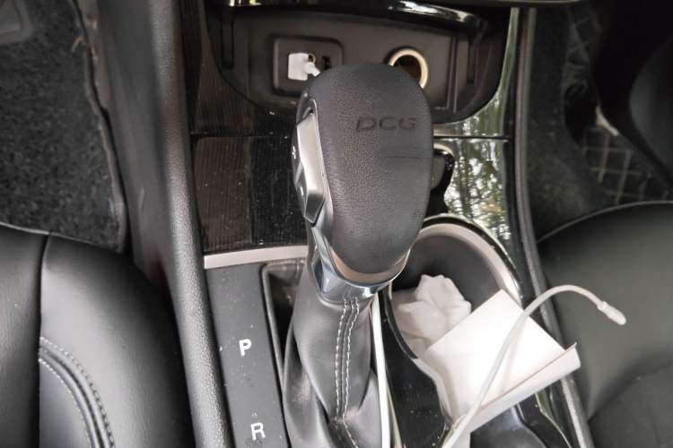 Used Buick Verano 2017 Sedan 20T Dual-Clutch Elite Model Gear Lever