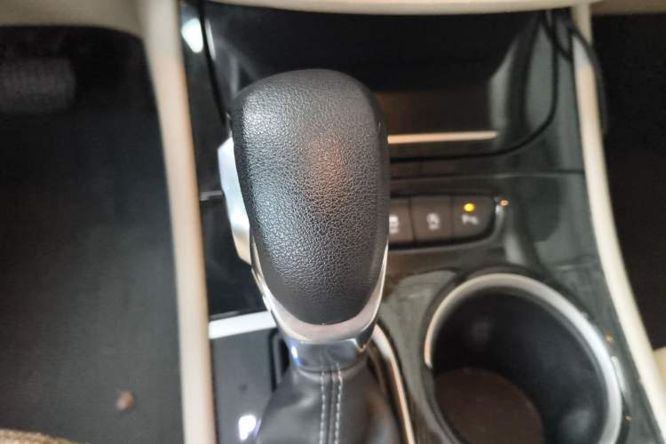 Used Buick Verano 2017 Sedan 15S Automatic Leading Model Gear Lever