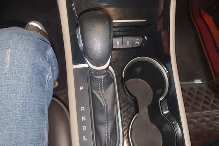 Used Buick Verano 2017 Sedan 15S Automatic Leading Model Gear Lever