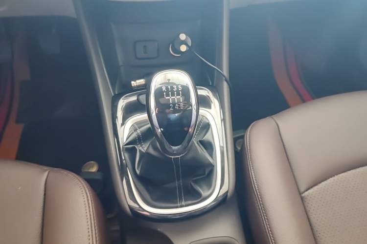 Used Buick Verano 2017 Sedan 15S Manual Entry-Level Model Gear Lever
