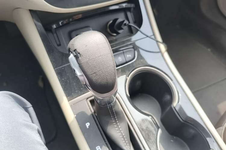 Used Buick Verano 2017 Sedan 15S Automatic Leading Model Gear Lever