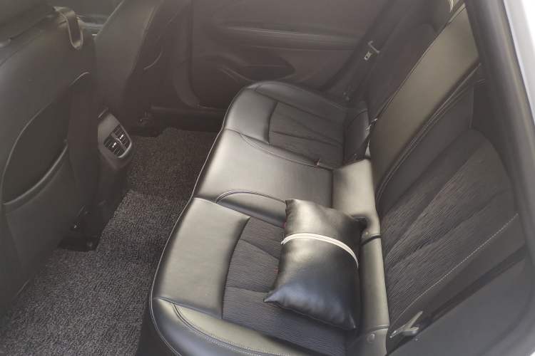 Used Buick Verano 2017 Sedan 20T Dual-Clutch Leading Model Interior 3