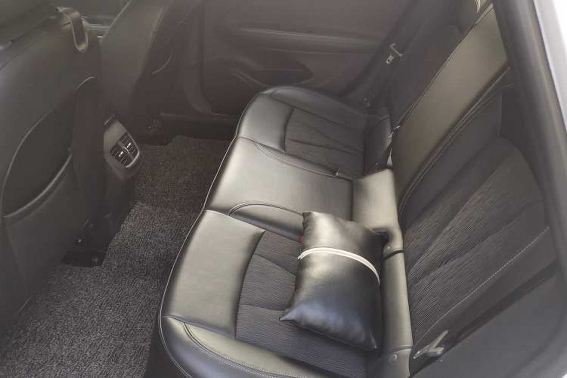 Used Buick Verano 2017 Sedan 20T Dual-Clutch Leading Model Interior 3