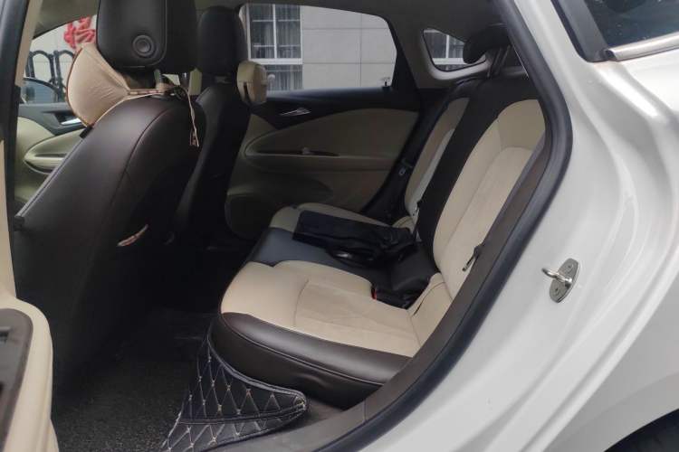 Used Buick Verano 2017 Sedan 15S Automatic Leading Model Interior 4