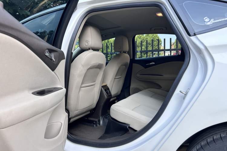 Used Buick Verano 2017 Sedan 15S Automatic Entry Model Interior 4