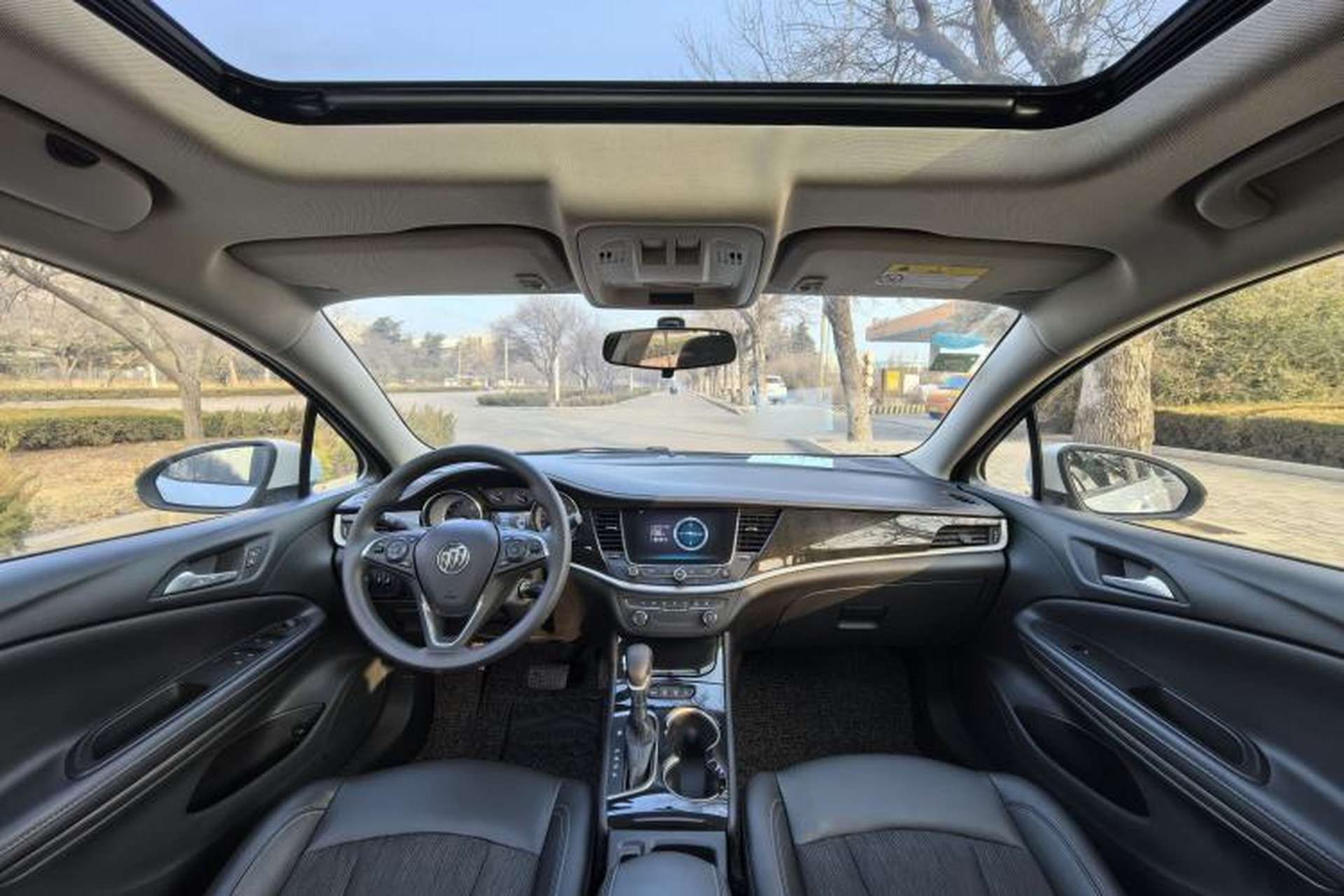 Used Buick Verano 2017 Sedan 20T Dual-Clutch Leading Model Interior 4