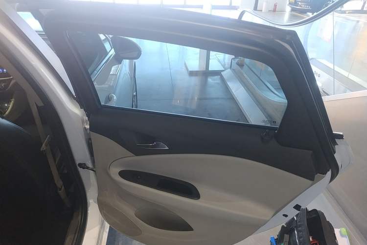 Used Buick Verano 2017 Sedan 15S Automatic Entry Model Interior 6