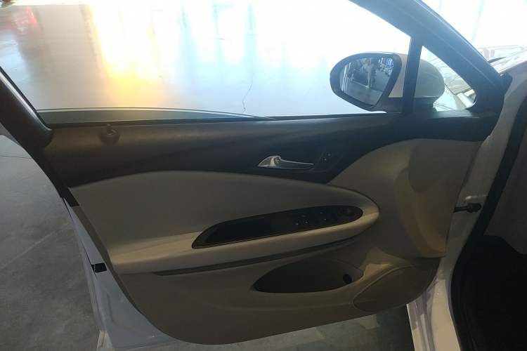 Used Buick Verano 2017 Sedan 15S Automatic Entry Model Interior 7