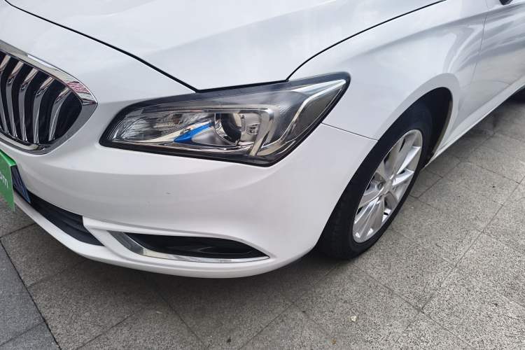Used Buick Verano 2017 Sedan 20T Dual-Clutch Leading Model Left Front Headlight