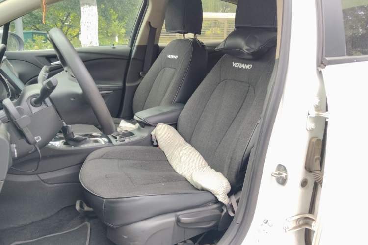 Used Buick Verano 2017 Sedan 20T Dual-Clutch Leading Model Left Front Seat