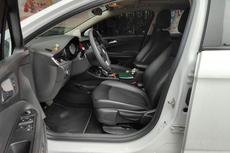 Used Buick Verano 2017 Sedan 20T Dual-Clutch Leading Model Left Front Seat
