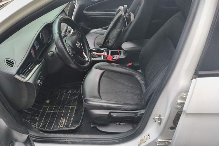 Used Buick Verano 2017 Sedan 20T Dual-Clutch Leading Model Left Front Seat