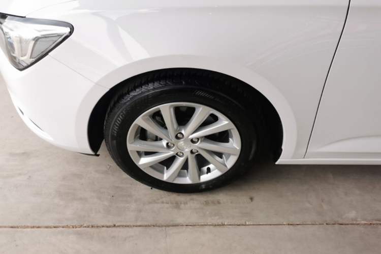 Used Buick Verano 2017 Sedan 15S Automatic Leading Model Left Front Wheel Hub
