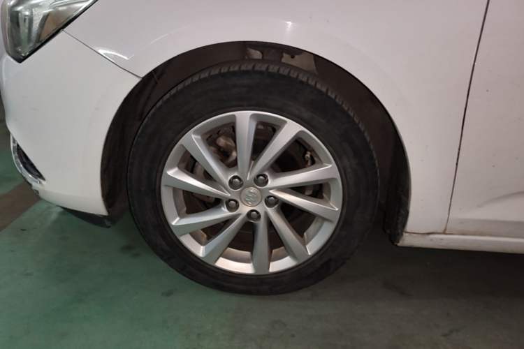 Used Buick Verano 2017 Sedan 15S Automatic Entry Model Left Front Wheel Hub