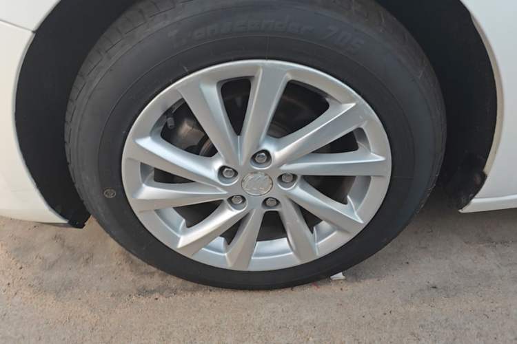 Used Buick Verano 2017 Sedan 15S Manual Entry-Level Model Left Front Wheel Hub