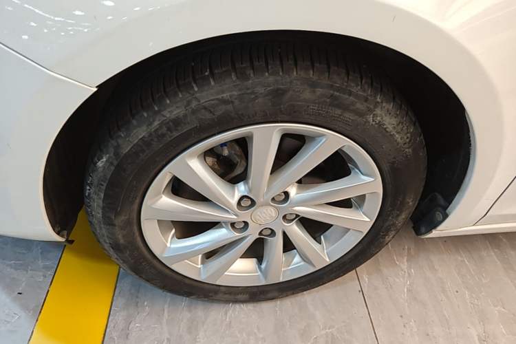 Used Buick Verano 2017 Sedan 15S Automatic Leading Model Left Front Wheel Hub