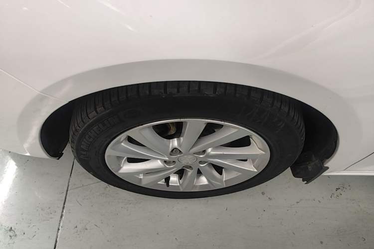 Used Buick Verano 2017 Sedan 15S Automatic Entry Model Left Front Wheel Hub